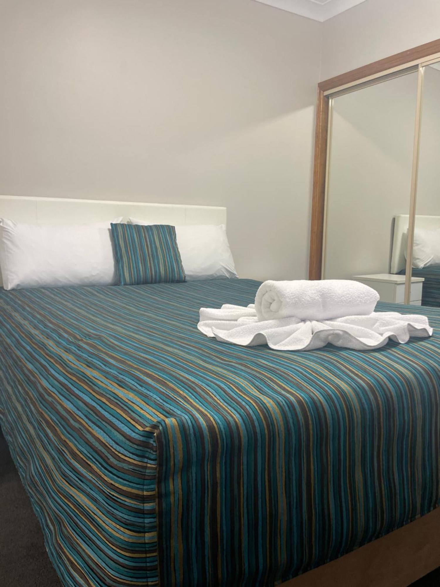 Oasis Inn Ulladulla - Welcoming Guests 18 Years And Older מראה חיצוני תמונה