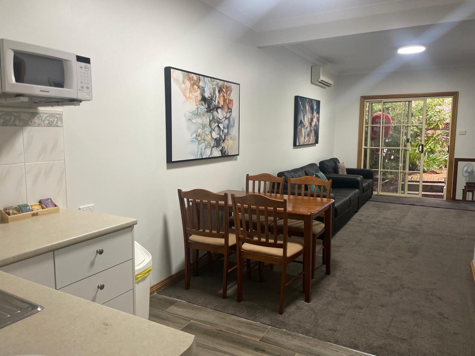 Oasis Inn Ulladulla - Welcoming Guests 18 Years And Older מראה חיצוני תמונה