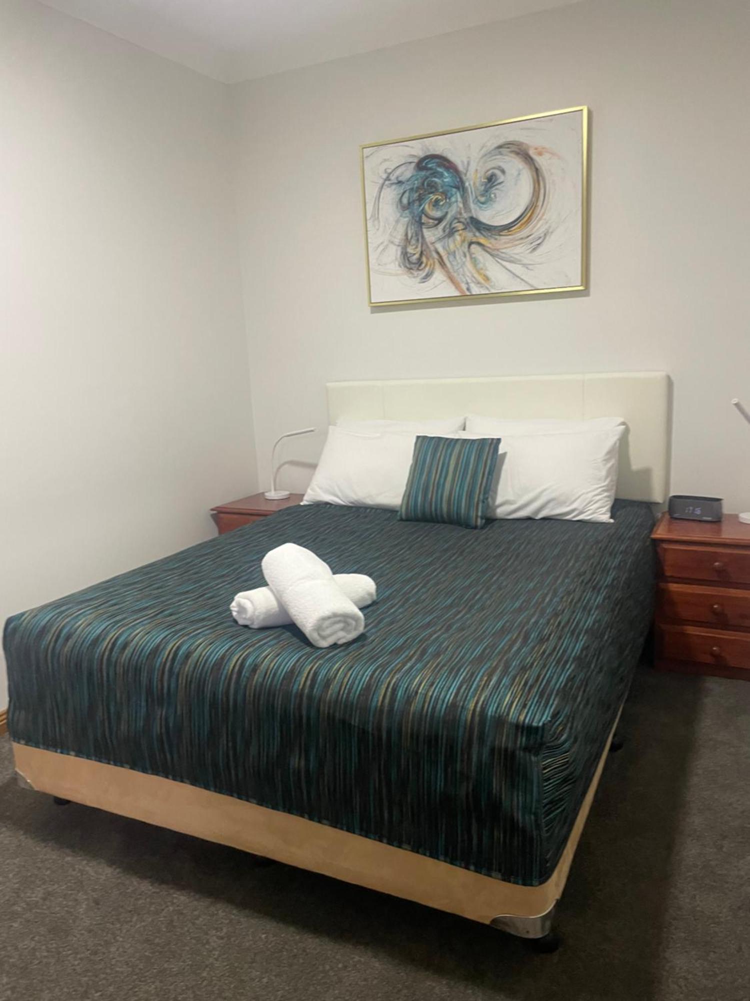 Oasis Inn Ulladulla - Welcoming Guests 18 Years And Older מראה חיצוני תמונה