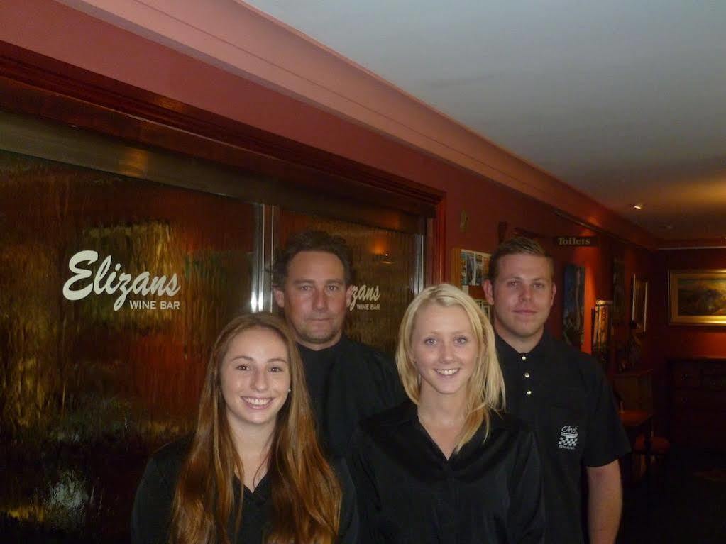 Oasis Inn Ulladulla - Welcoming Guests 18 Years And Older מראה חיצוני תמונה